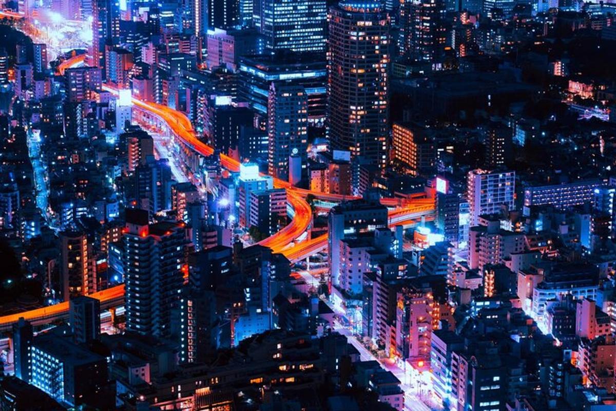 pemandangan bandar pada waktu malam dengan lampu