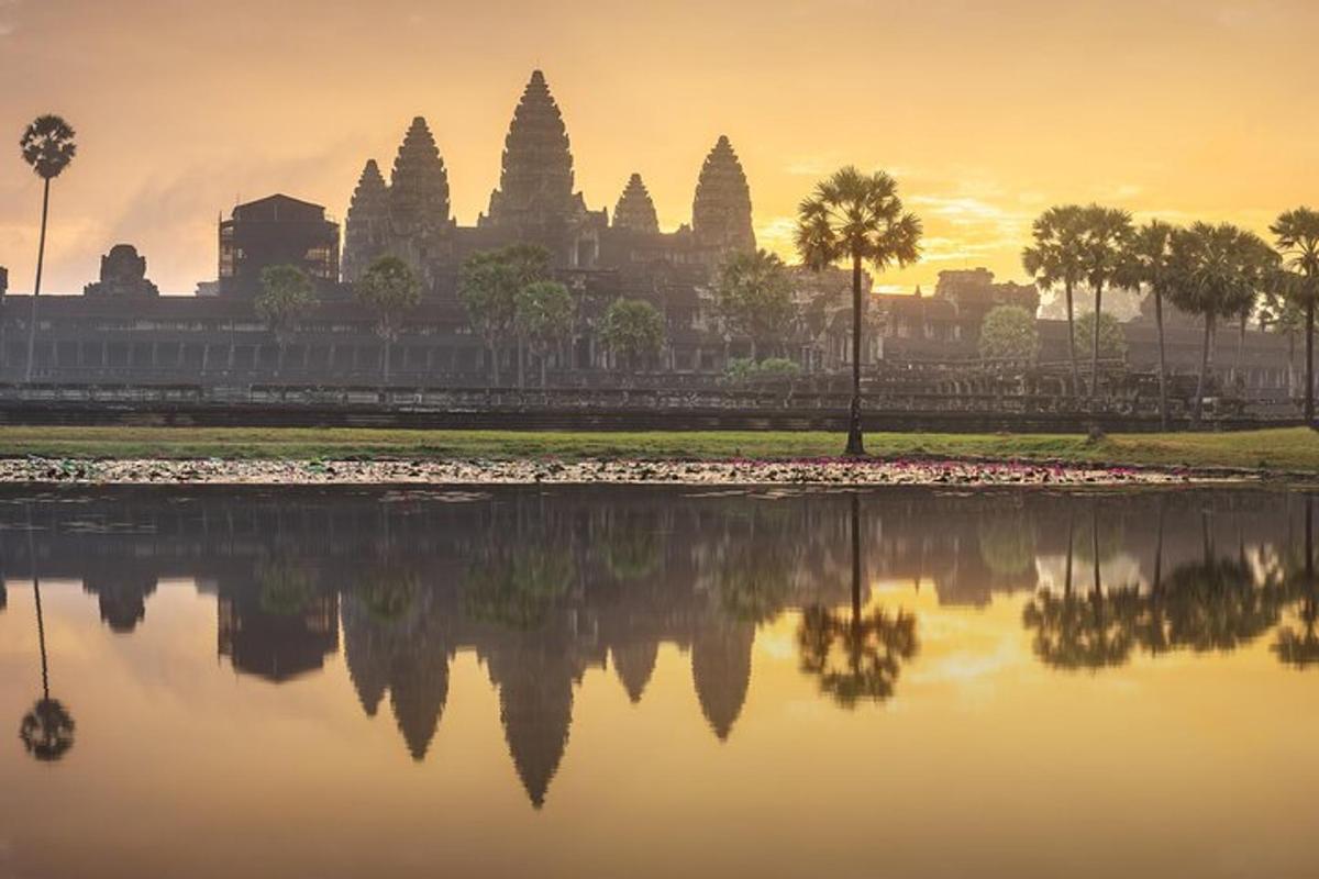 một góc nhìn về đền Angkor Wat lúc hoàng hôn