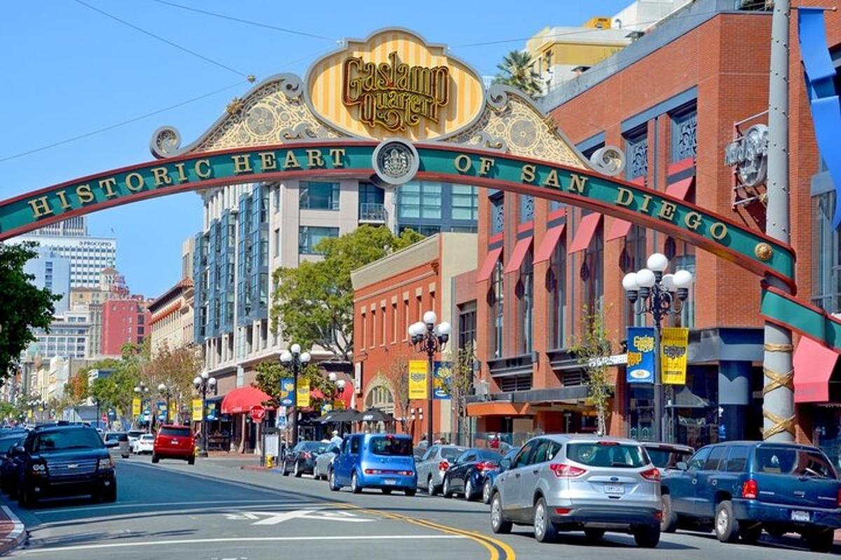 ulice s cedulí pro univerzitu v San Franciscu