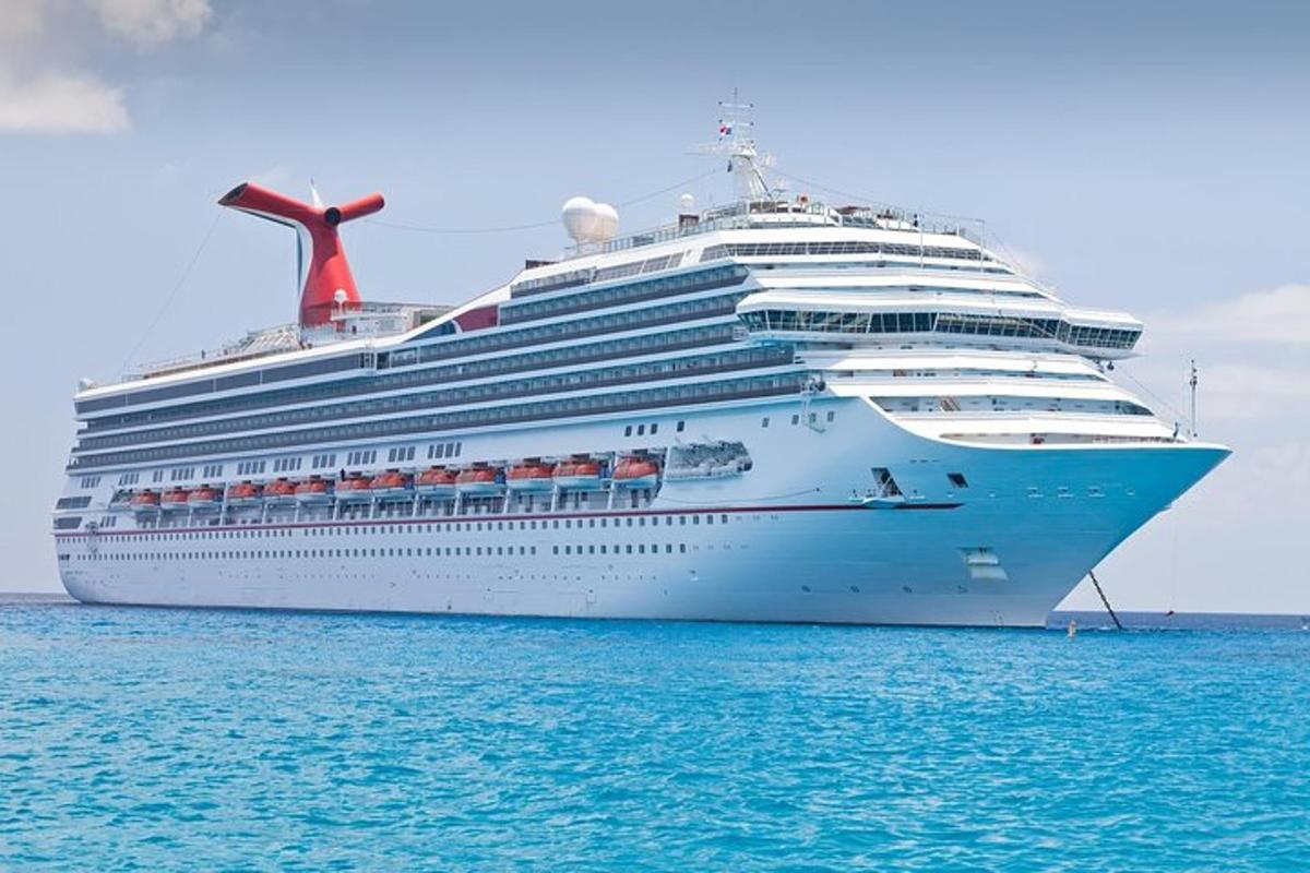 un crucero en el océano