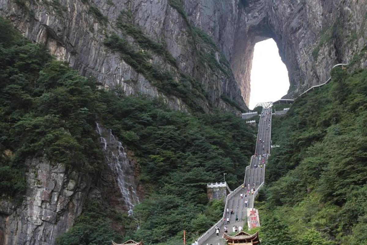 tunel ve svahu hory