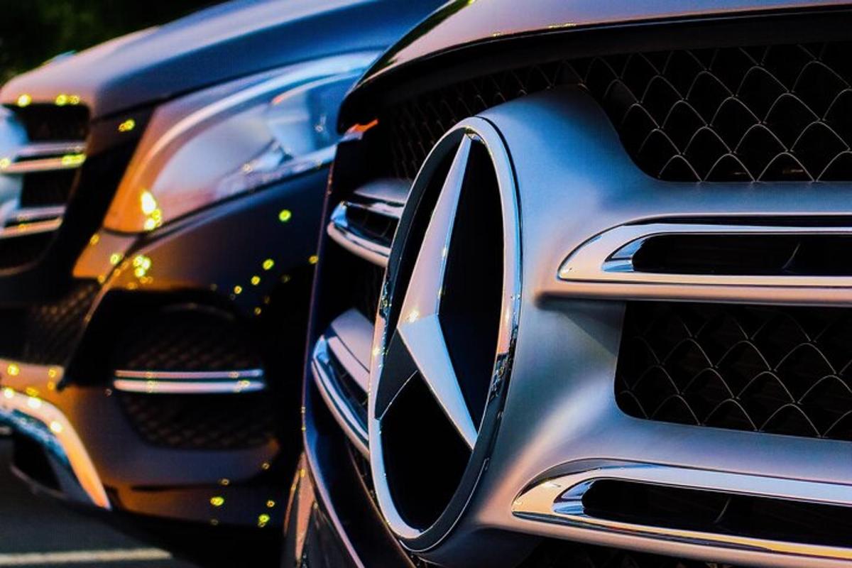 Detailní záběr na mercedescedescedescedescedescedescedescedescedescedesce