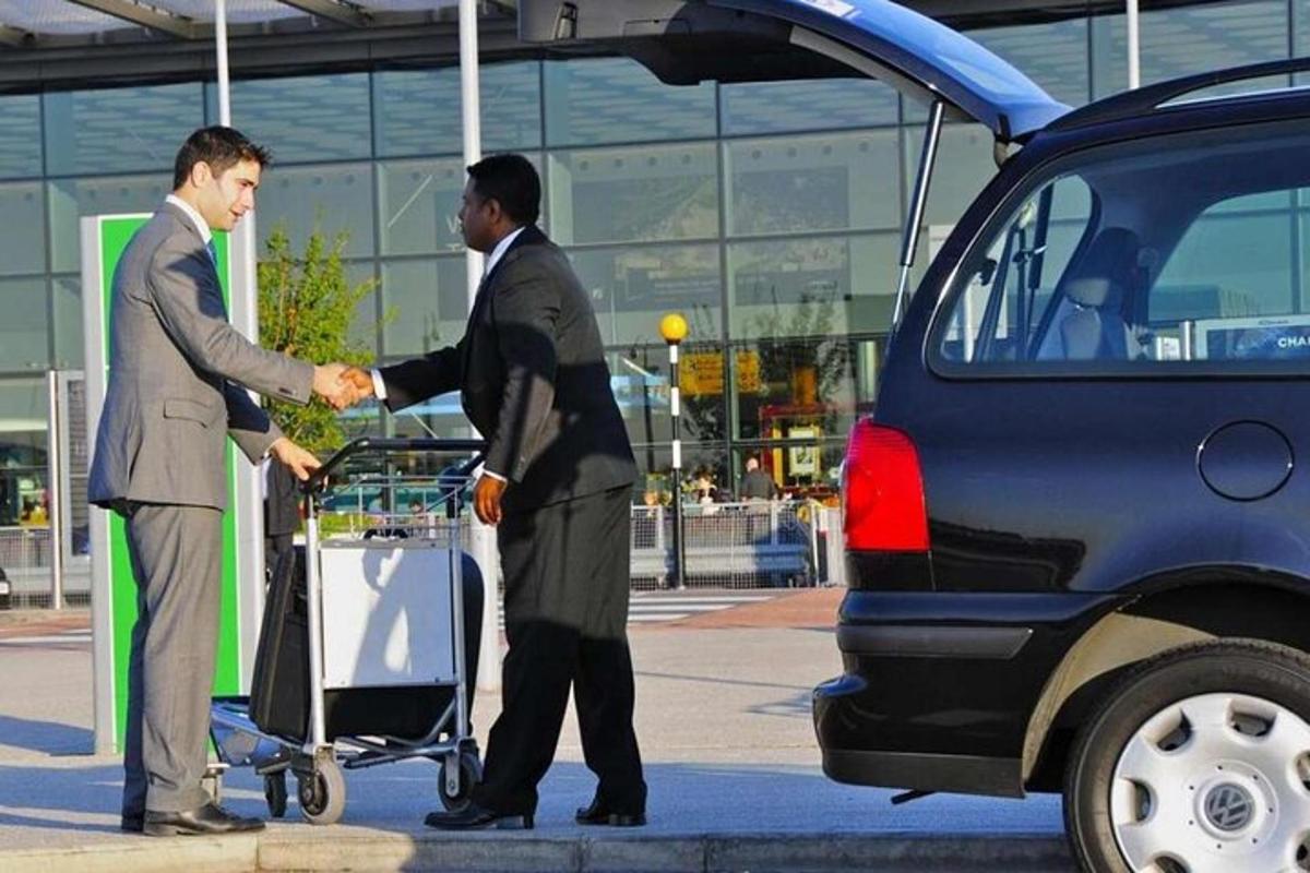 Kaks meest suruvad auto ees kätt