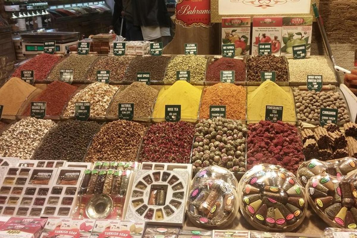 paparan kekacang dan barangan kering di kedai