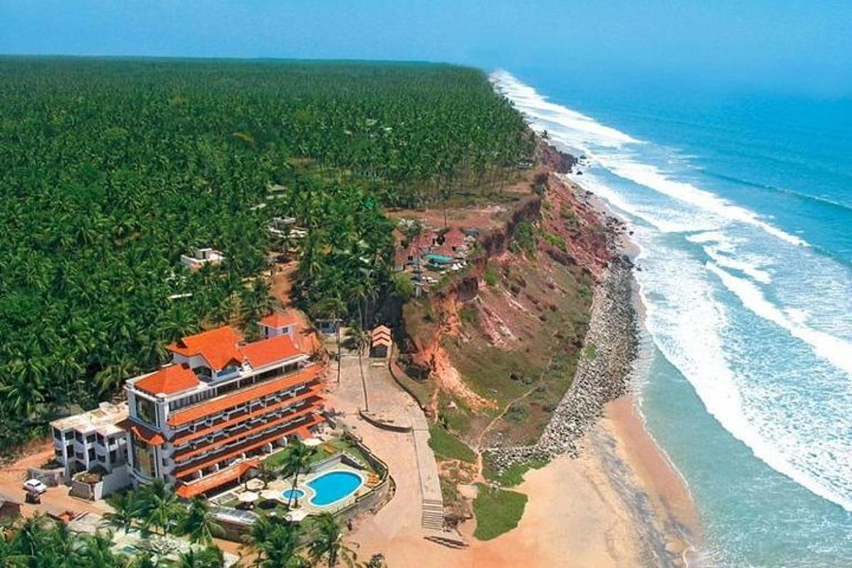 a hotel on a cliff next to the ocean