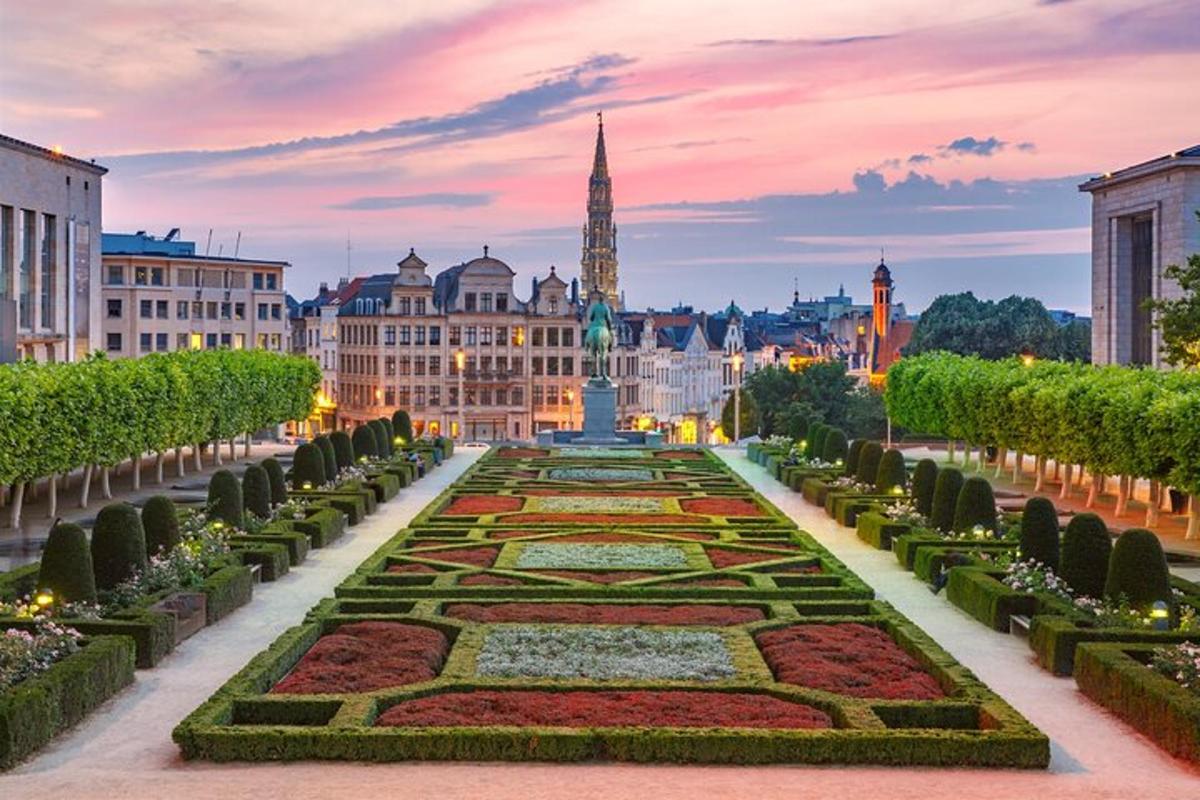 Pogled na mesto Lyon ob sončnem zahodu