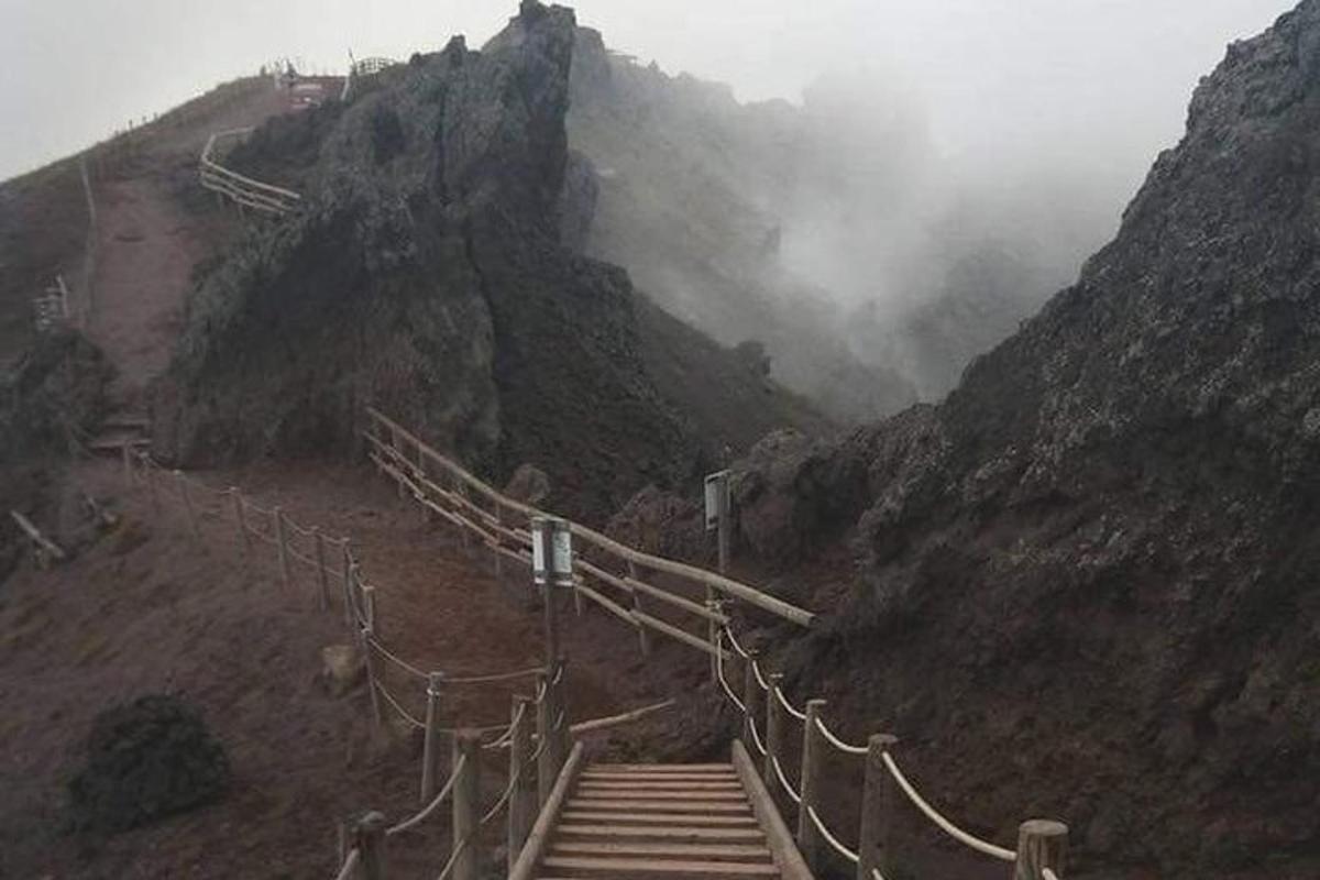天空山上的一组楼梯