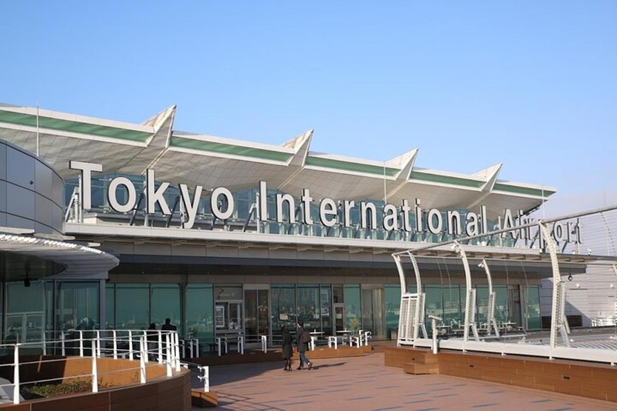 un edificio con un cartello che recita "kooyo internationalization istg"