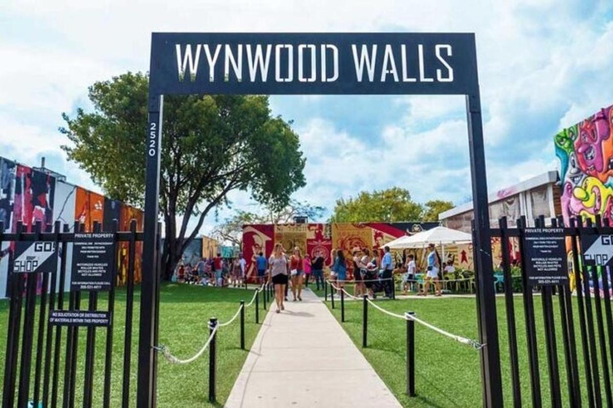 ulični znak za Wynwood Walls na sejmu