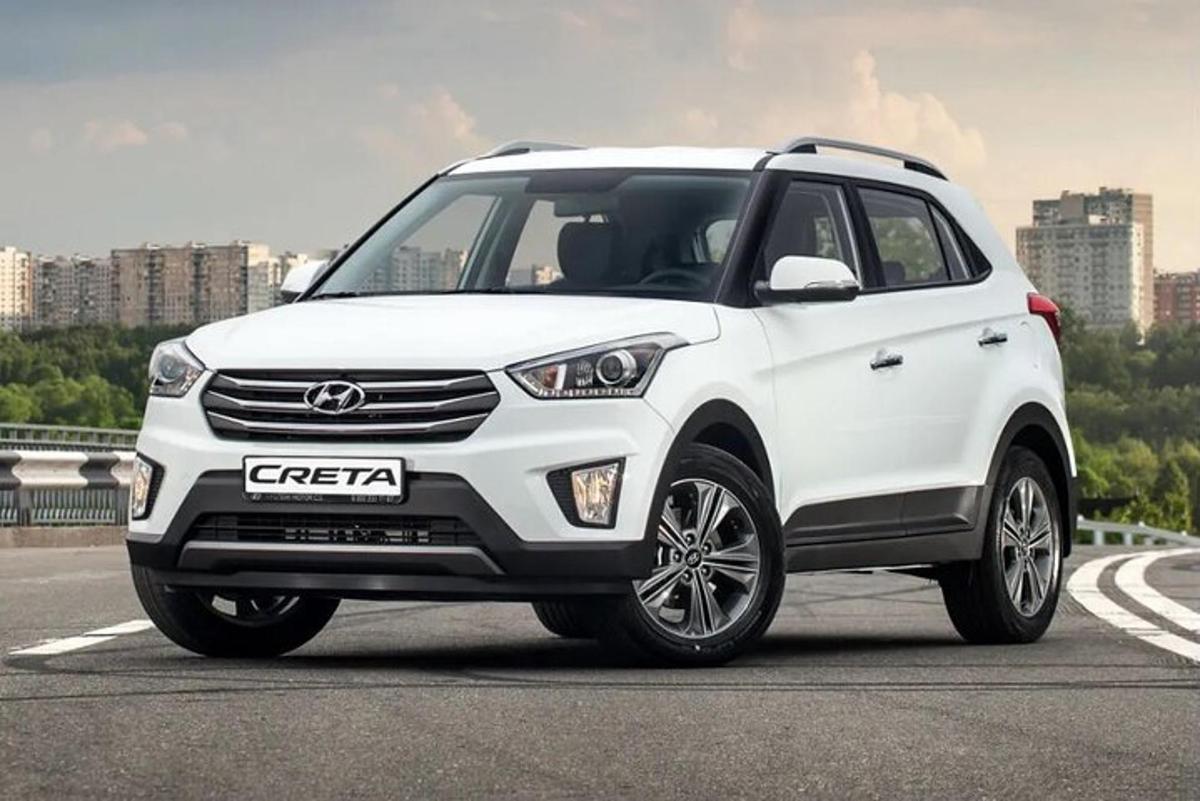 Ένα λευκό Hyundai Creta παρκαρισμένο σε έναν δρόμο