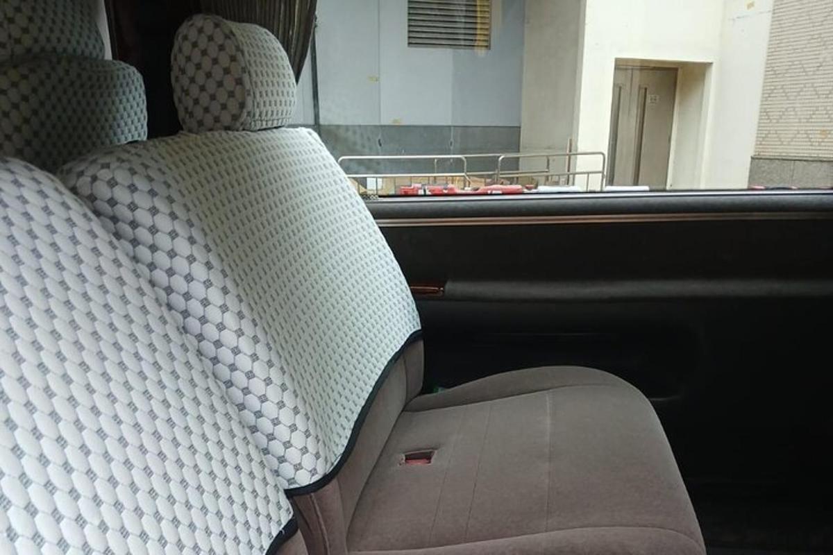 due posti sul retro di un'auto