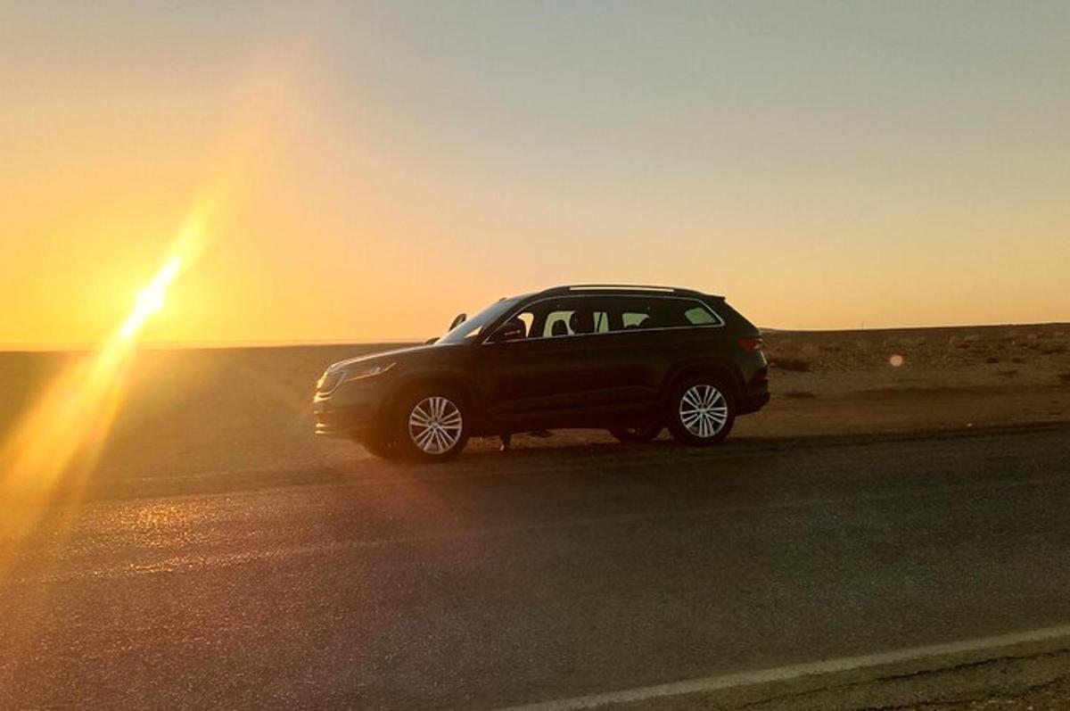 auto zaparkované na kraji silnice