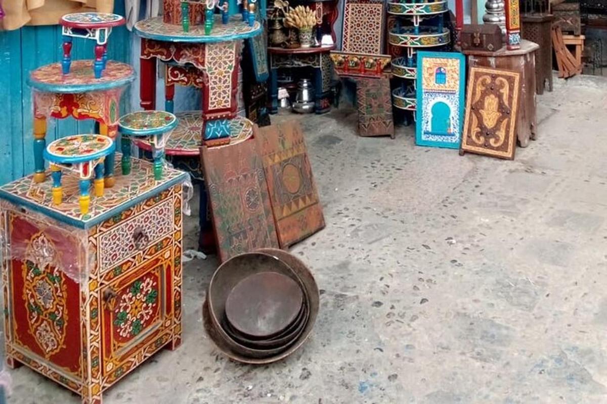 sebuah kedai dengan pelbagai jenis ciri di atas lantai