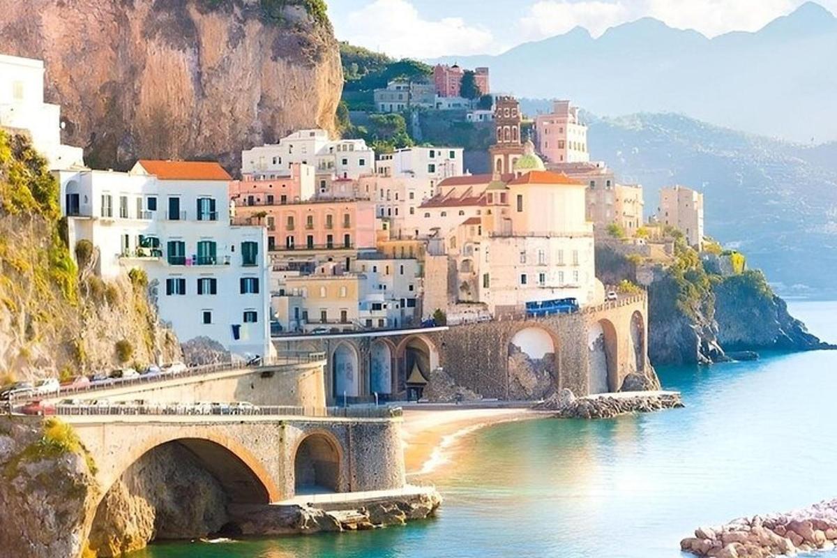 una vista di una città su una montagna con un ponte