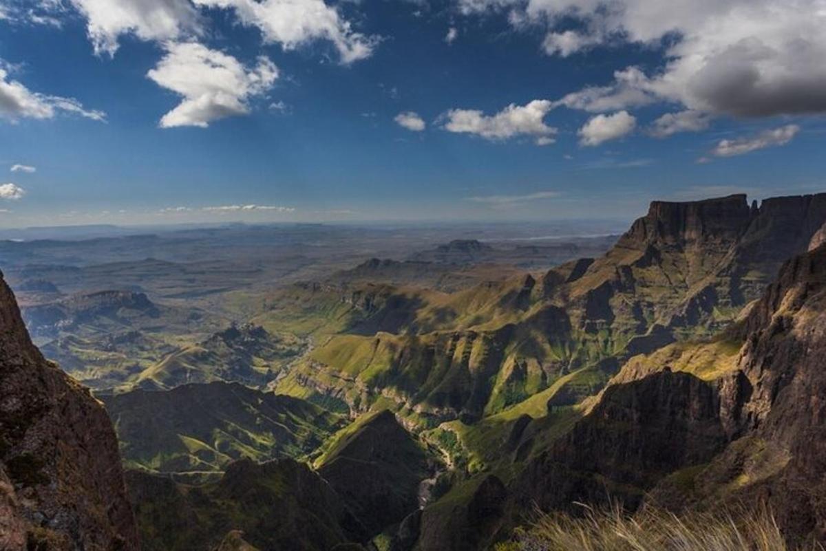 Pohled na Grand Canyon pod zataženou oblohou