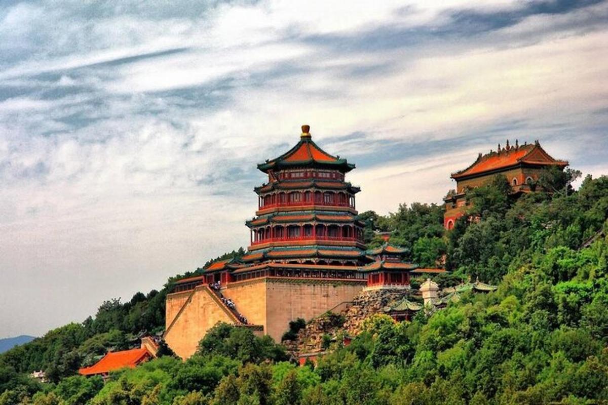 山顶上的一座大城堡
