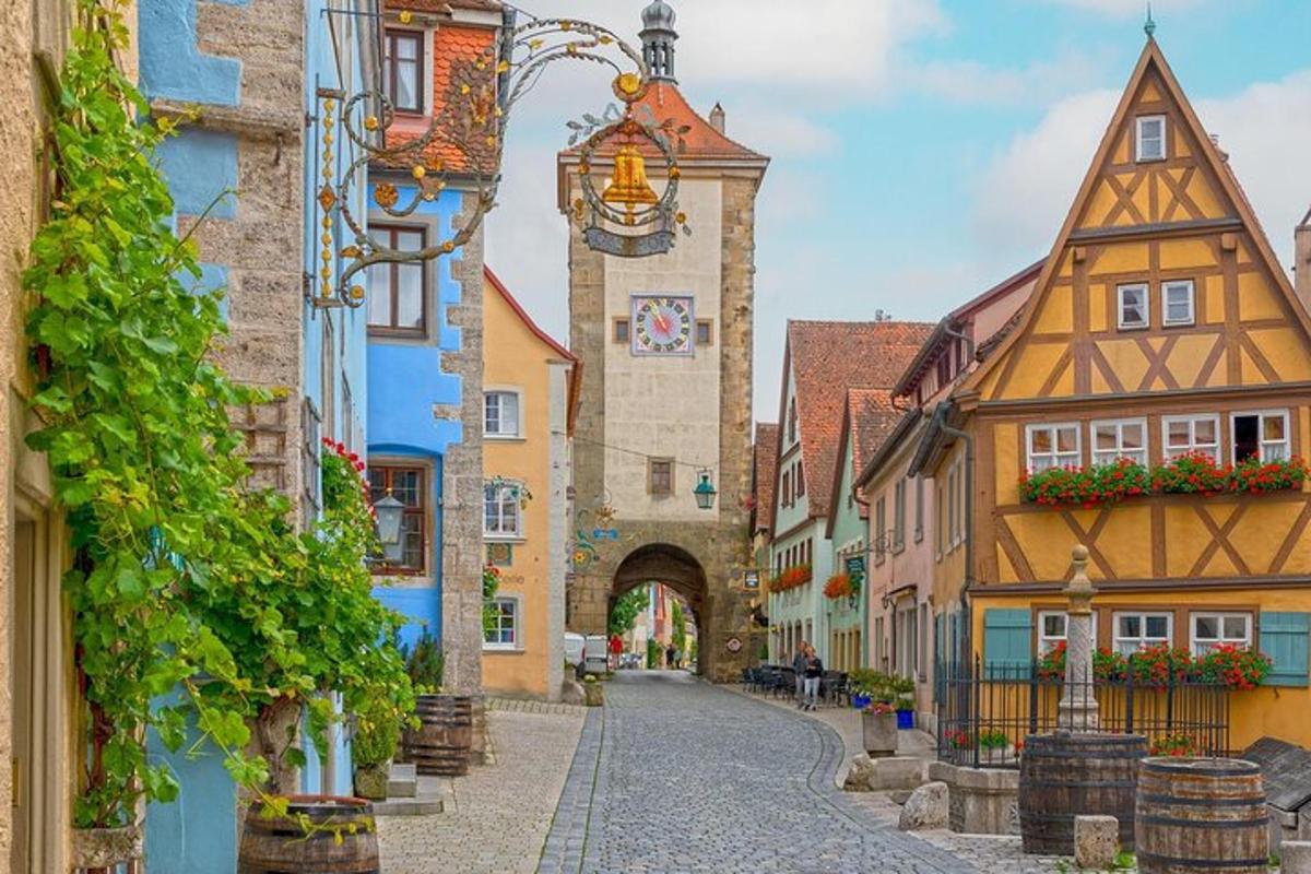 an alley in an old town with buildings