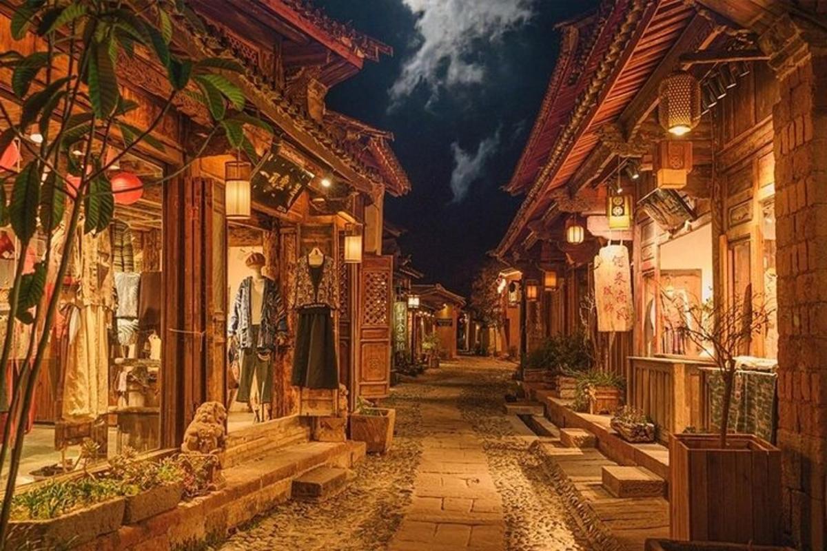 ถนนในเมืองเก่าตอนกลางคืน