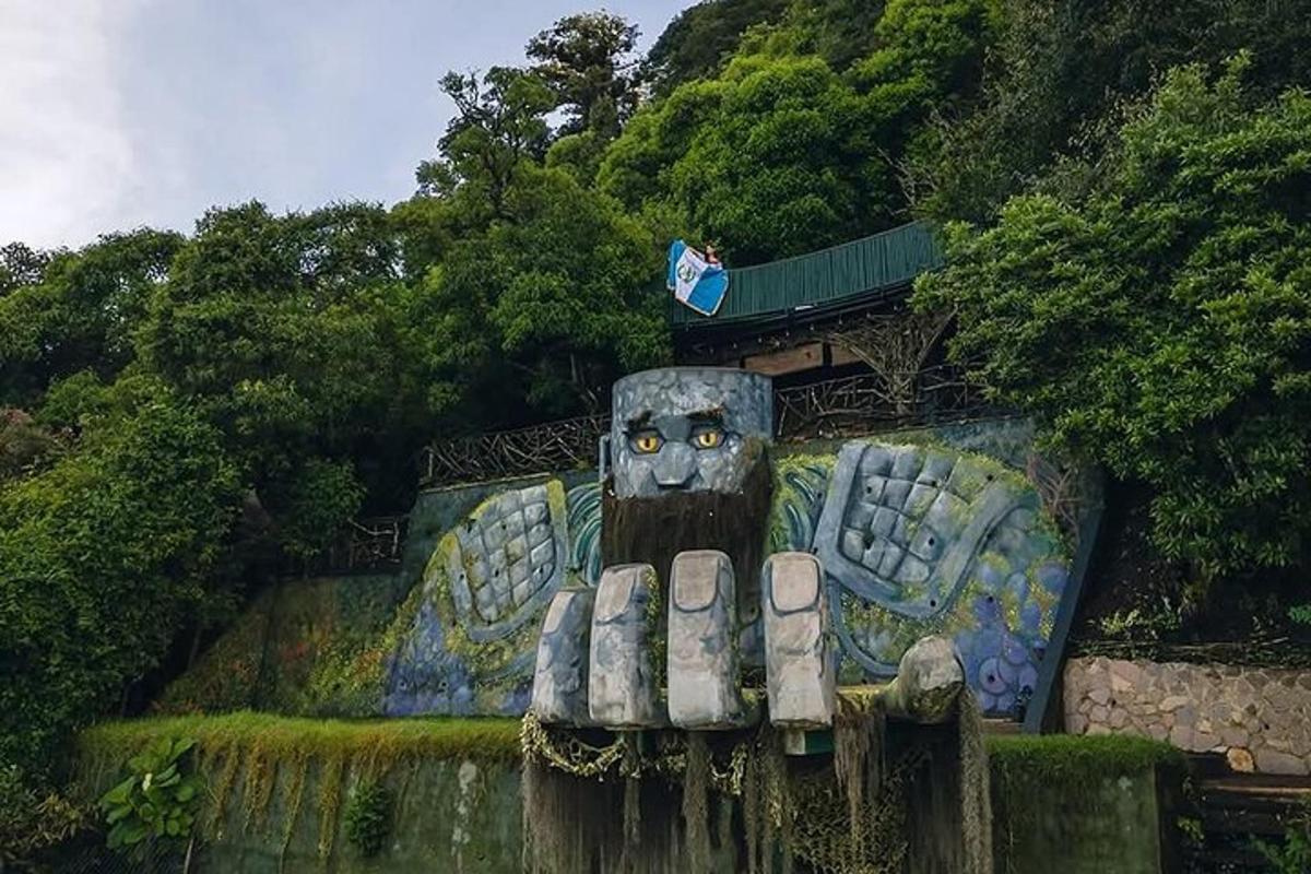 a painting of an owl on the side of a wall