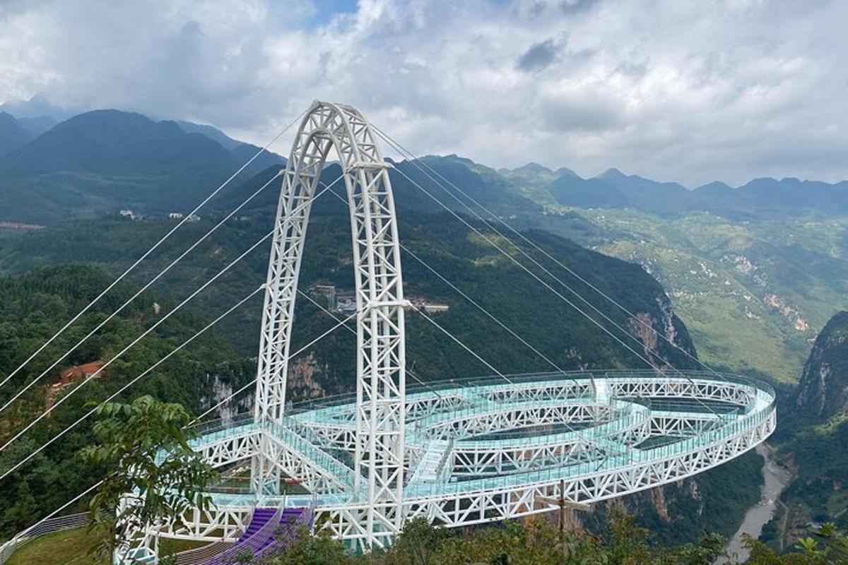 roller coaster di tengah-tengah gunung