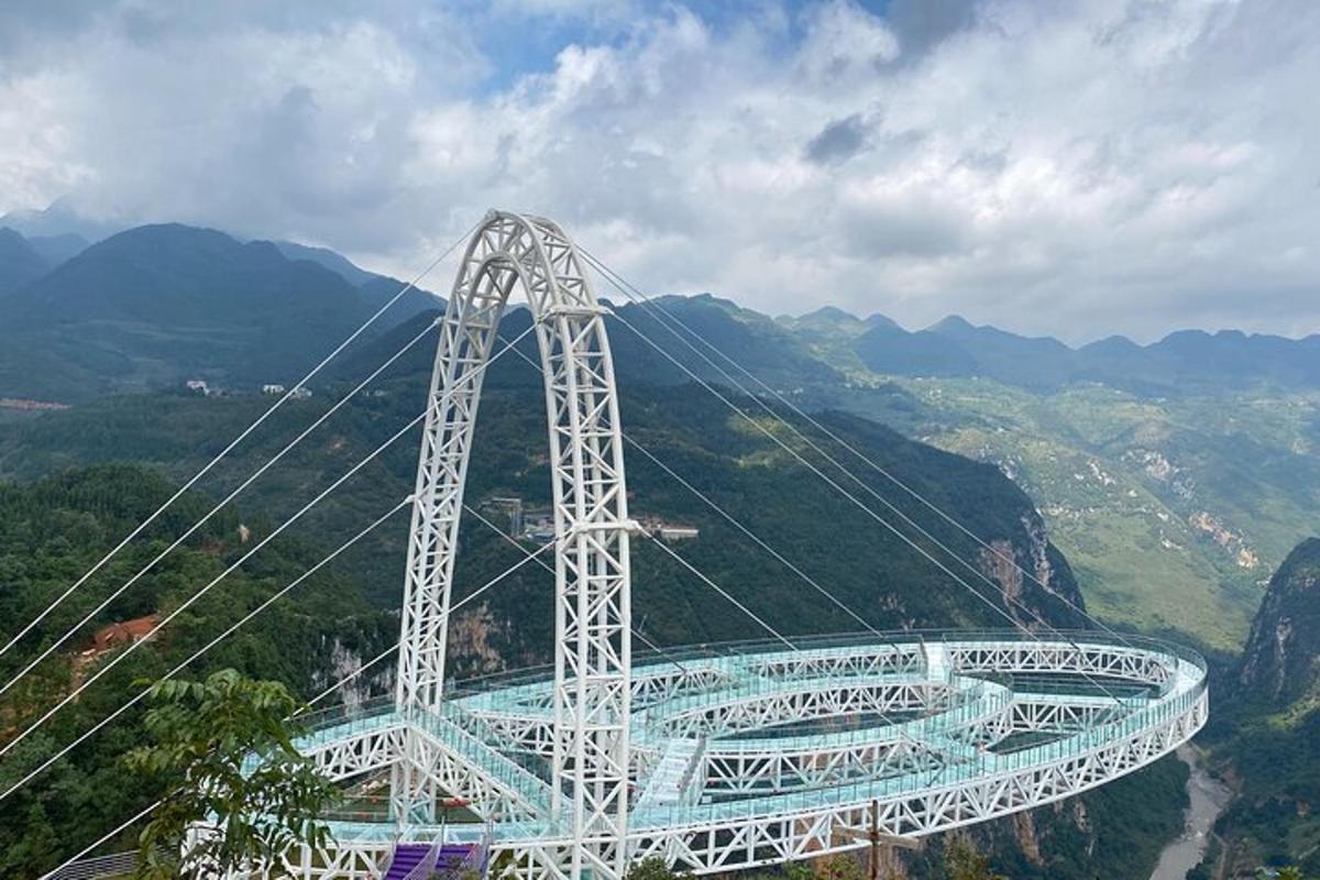 roller coaster di tengah-tengah gunung