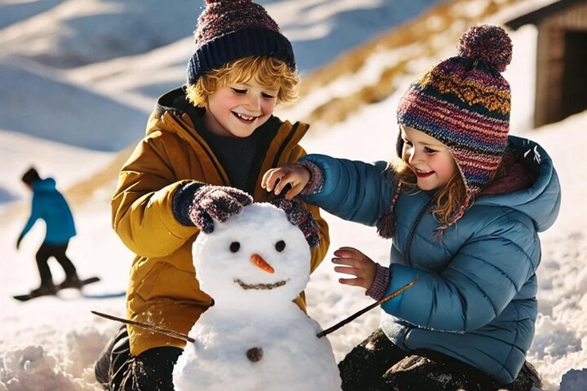 due bambini che giocano nella neve con un pupazzo di neve