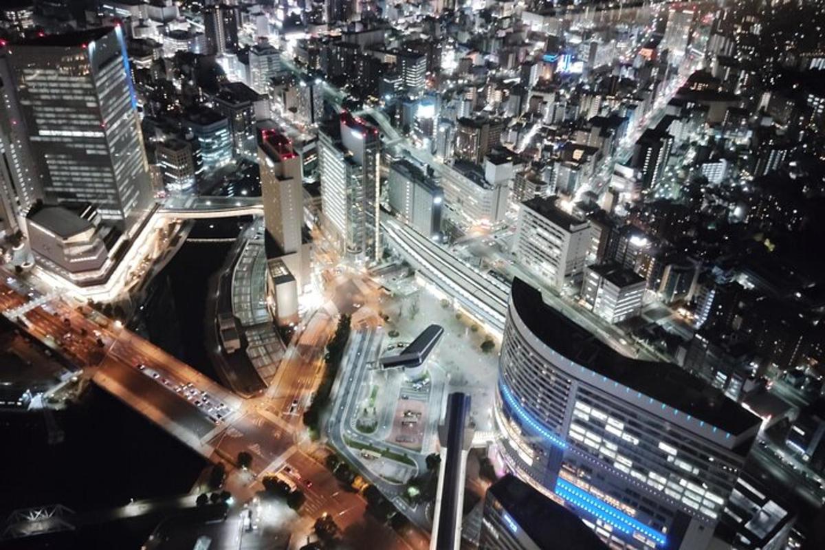pemandangan udara kota di malam hari