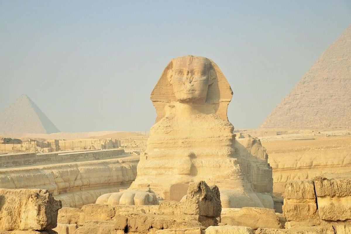 obrázek sfingy a pyramidy u pyramid