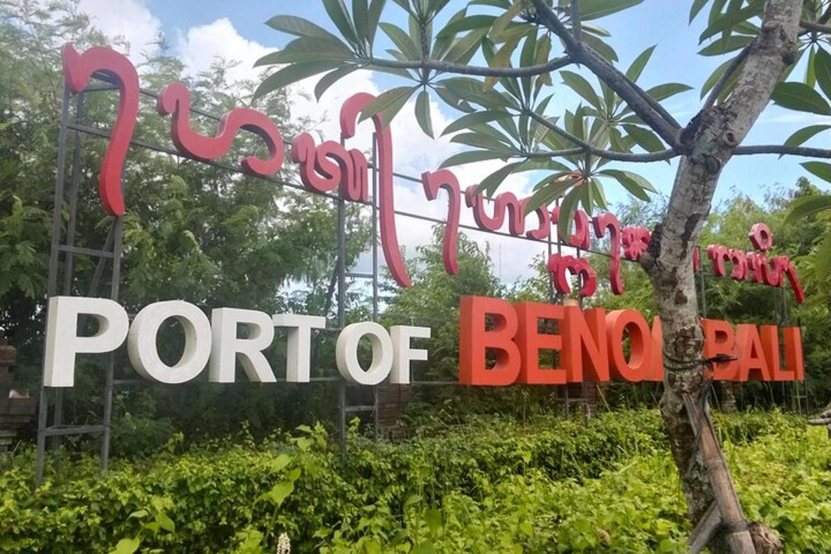 een neonreclame voor een haven van Bangalore