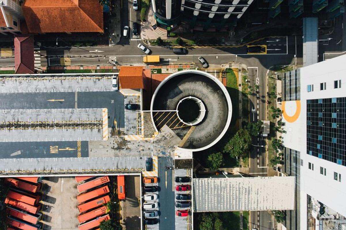 pemandangan atas lapangan terbang di bandar