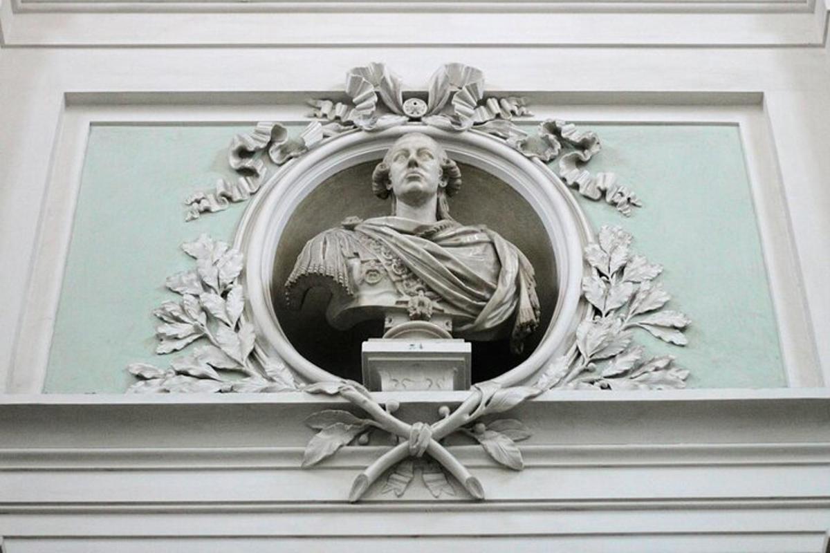 a statue on the side of a building