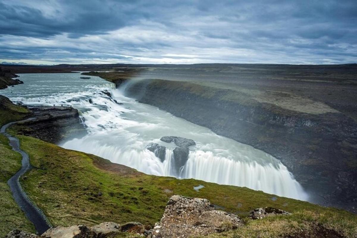 foss við bakka árinnar