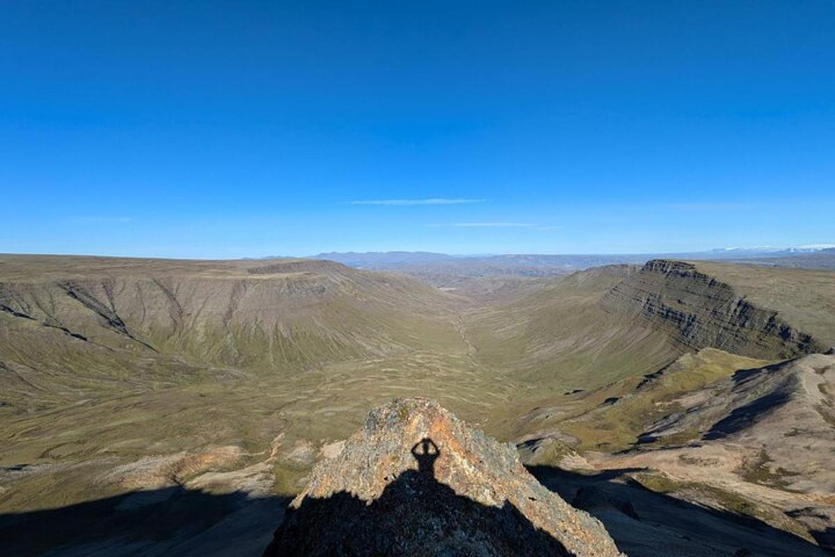 Loftmynd af fjalli í eyðimörkinni