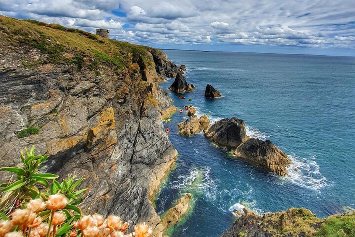 pohled na oceán z útesu