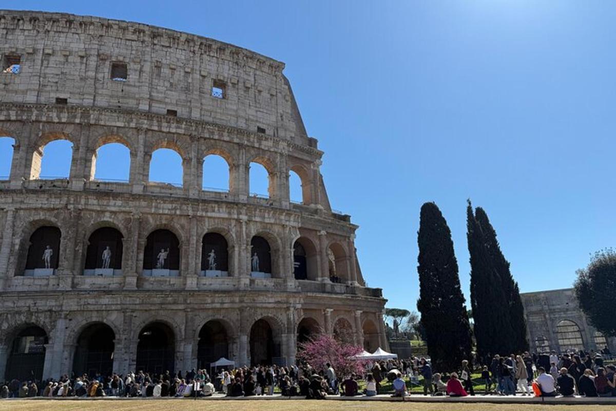 a group of people standing in front of the leaning tower