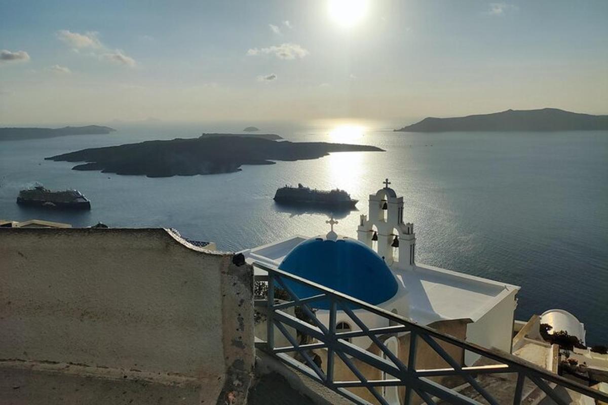 una vista dell'oceano da un edificio