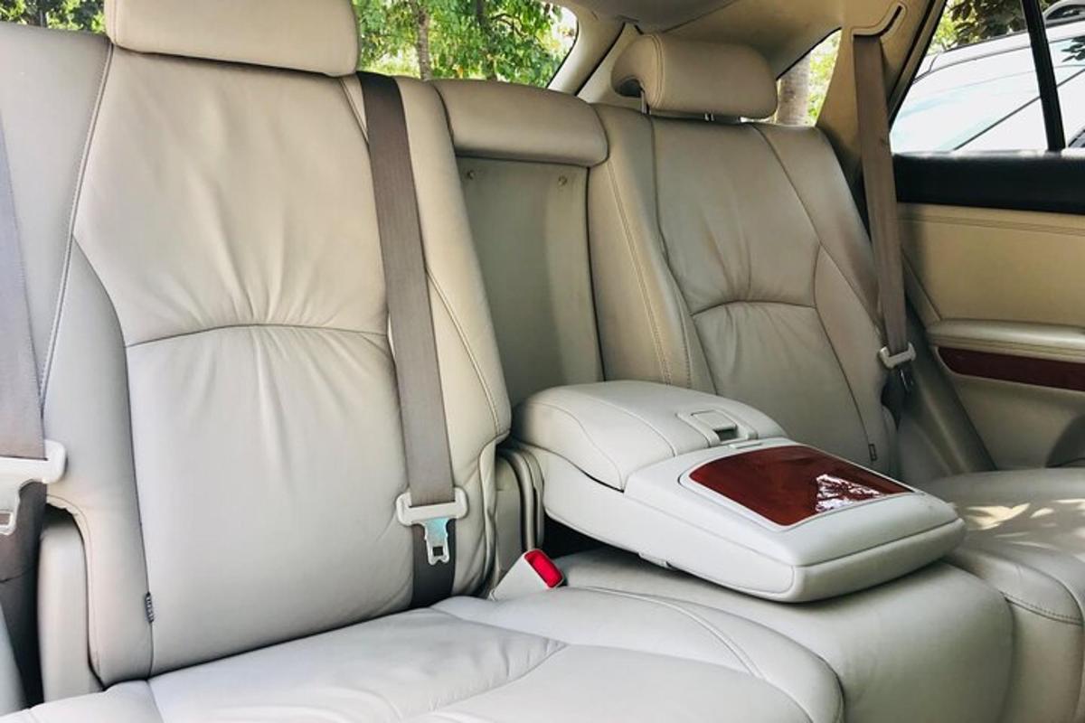 a car seat in the backseat of a car