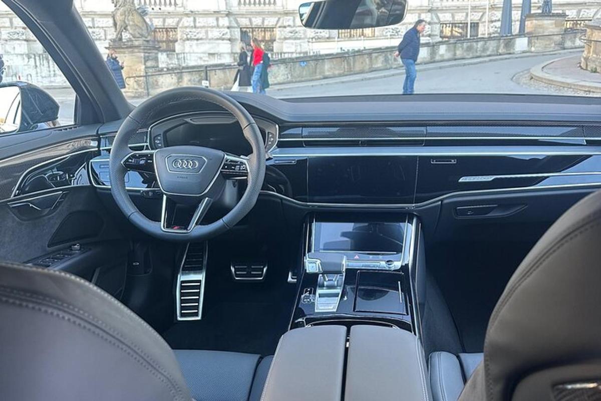 Skats uz Audi automašīnas kabīni