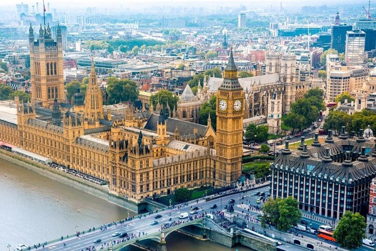 a Big Ben óratornyának és a Parlamentnek a légi felvétele