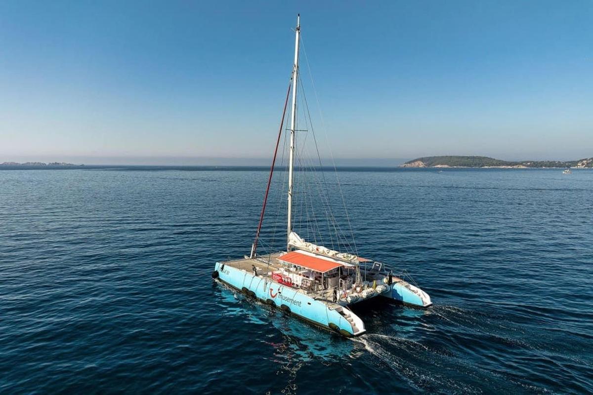 a boat floating in the middle of the water