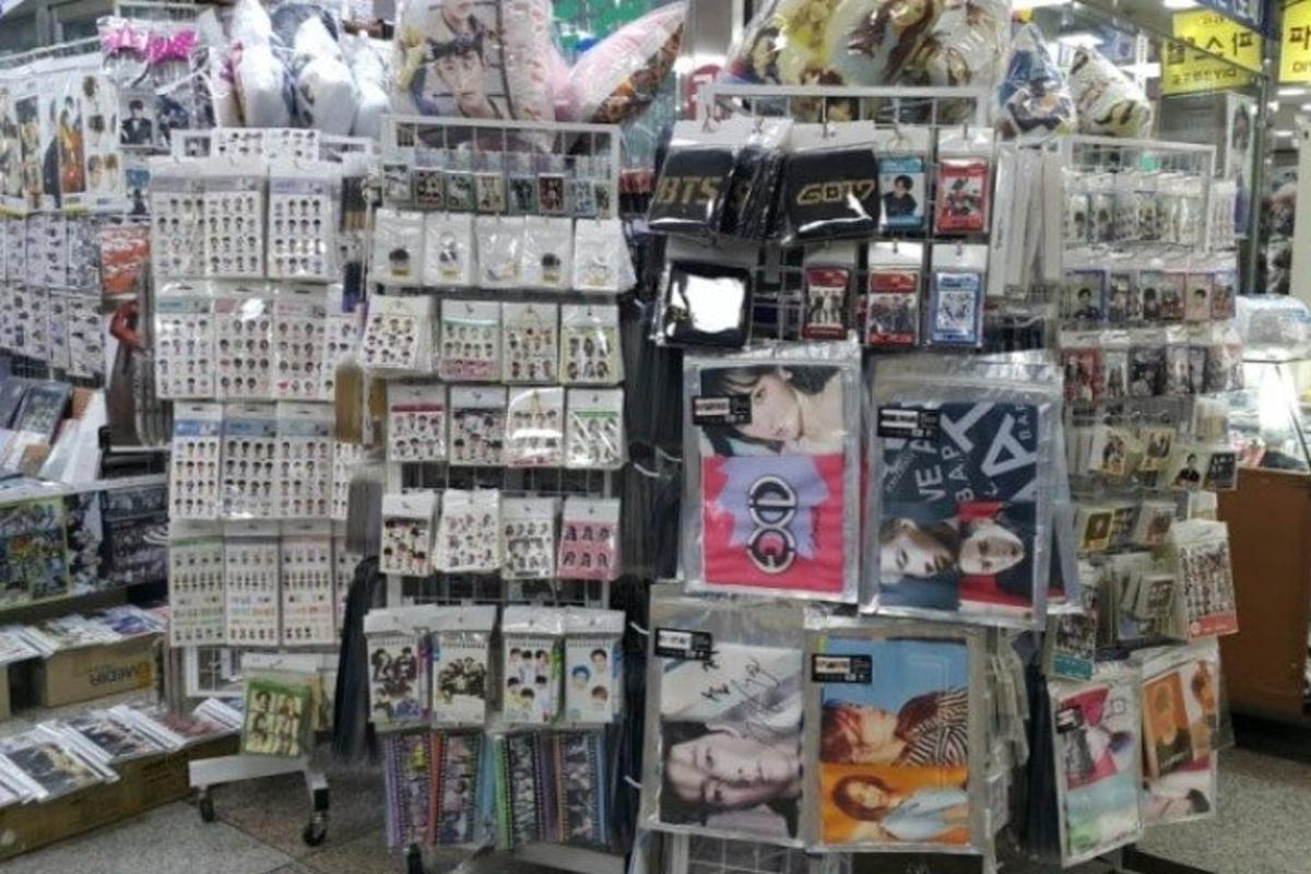 잡지와 책이 잔뜩 있는 가게