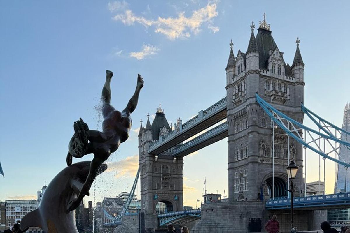 kuju Tower Bridge'i ees