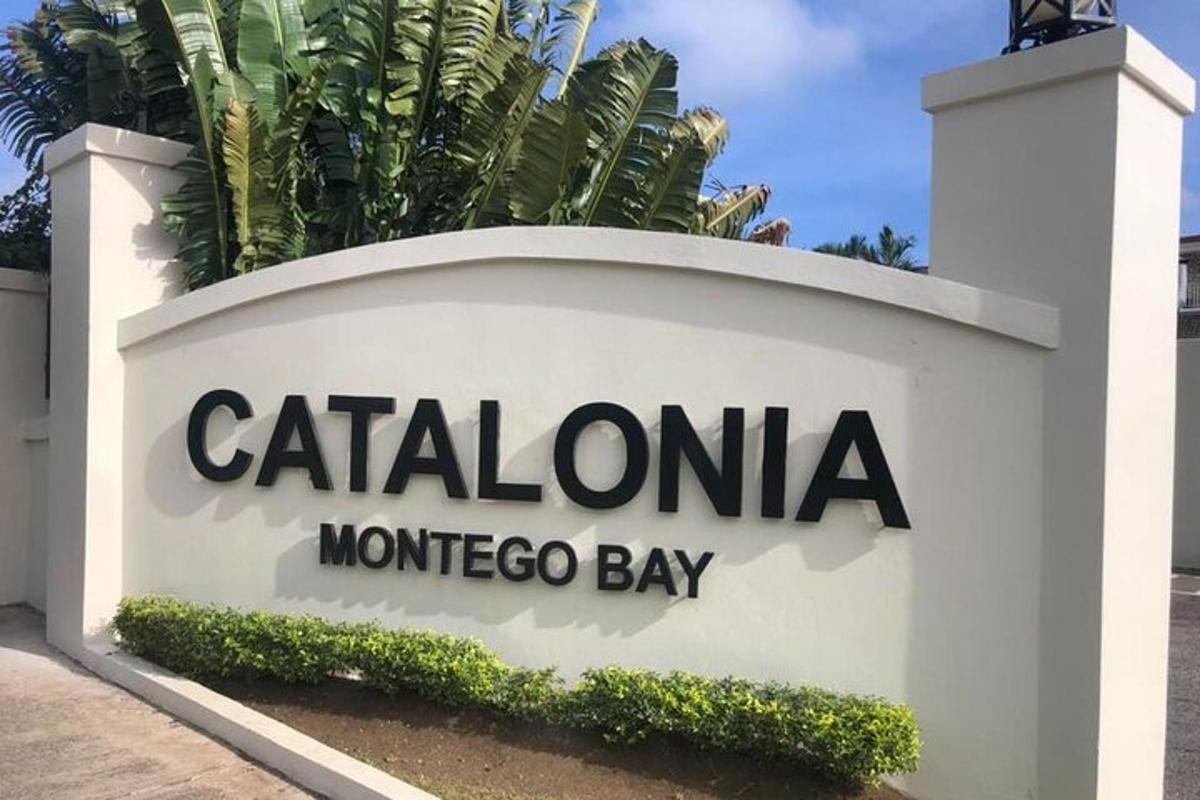 tanda untuk hospital teluk monterey