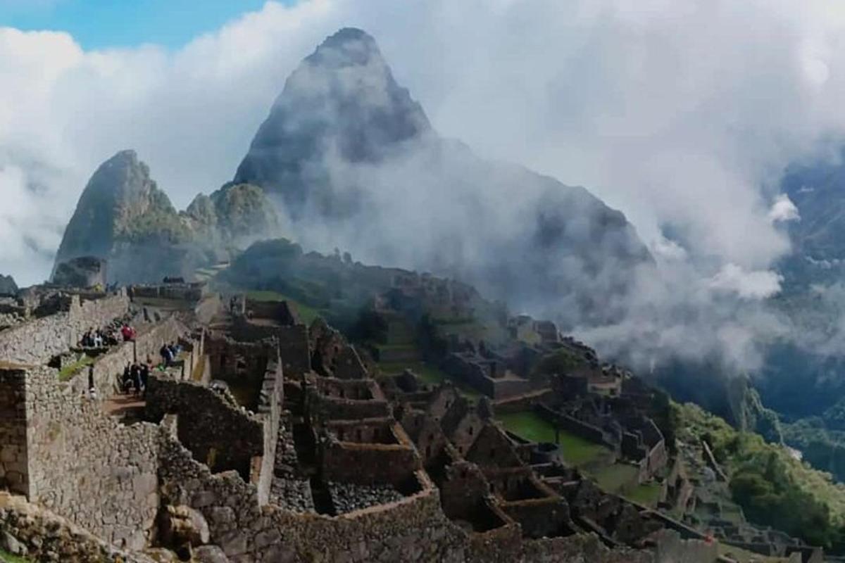 una vista della montagna di Machu Picchu