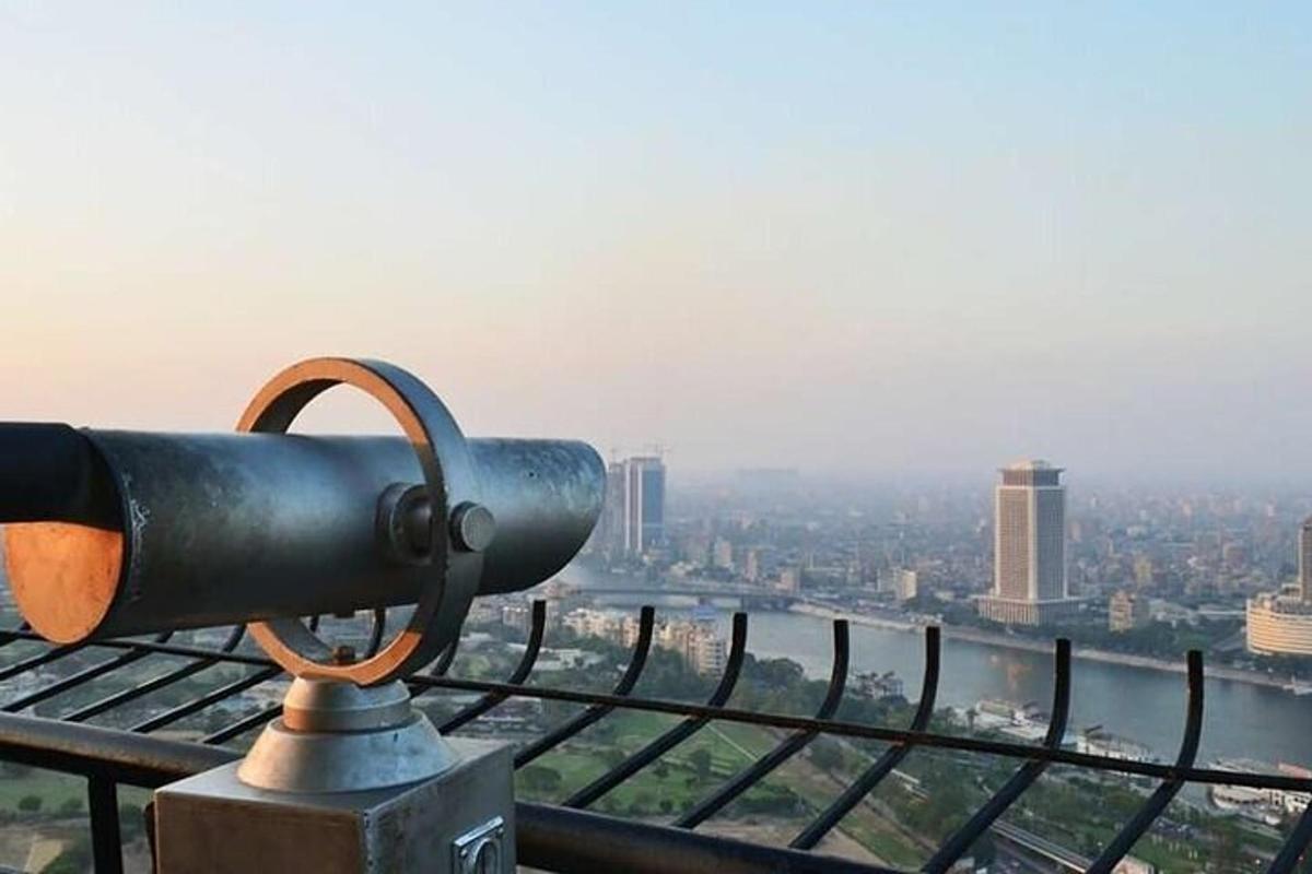 una vista di una città dalla cima di una torre