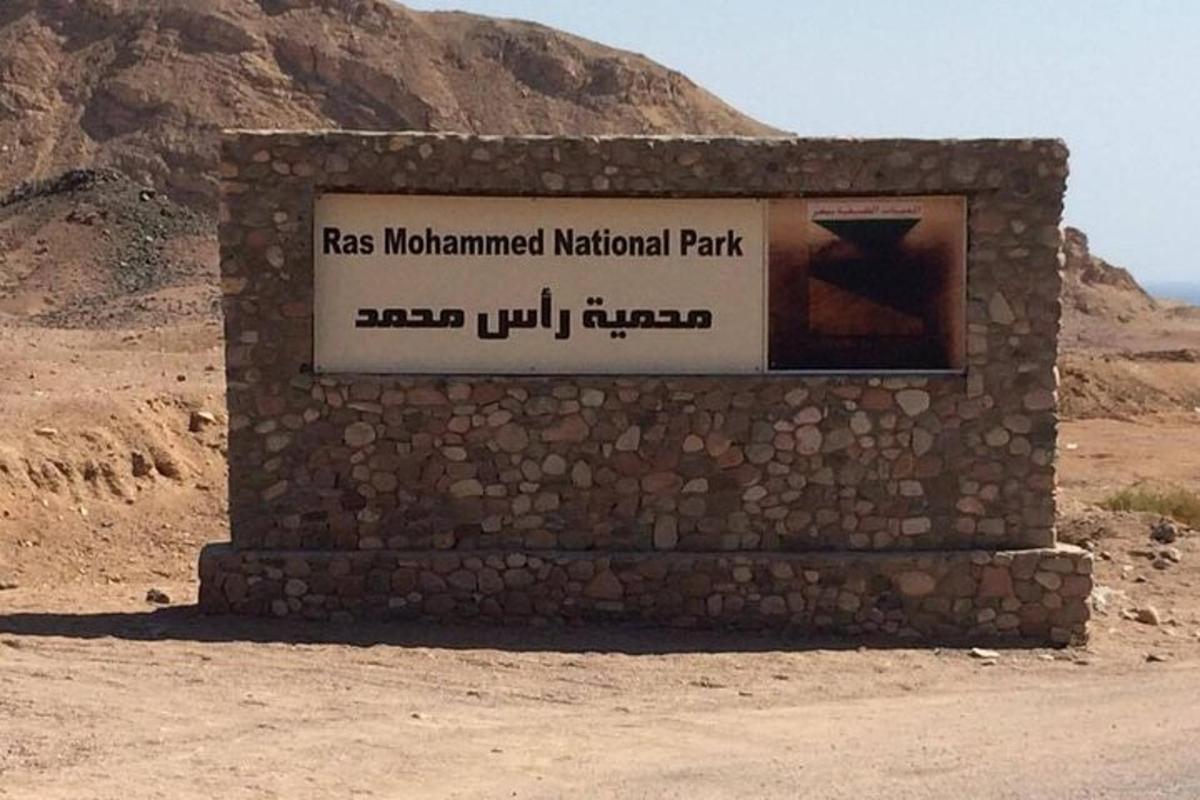 un cartello per un parco nazionale nel deserto