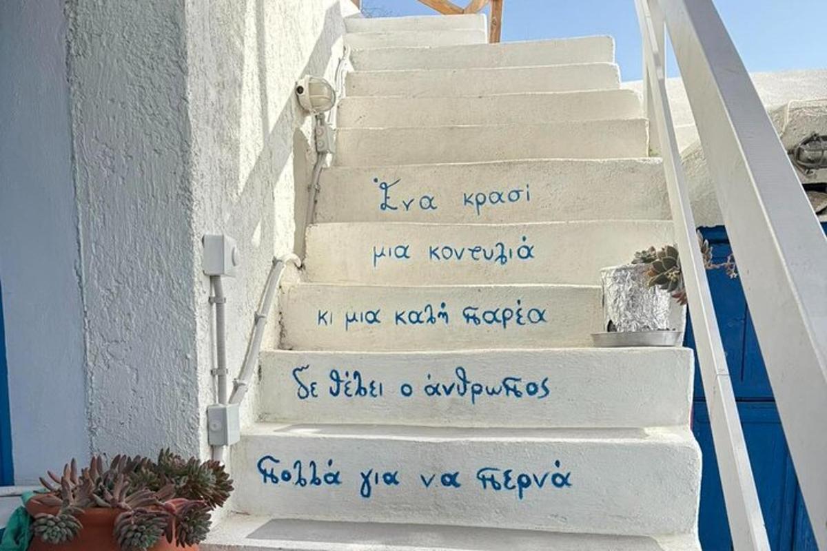 una serie di scale con scritte sopra