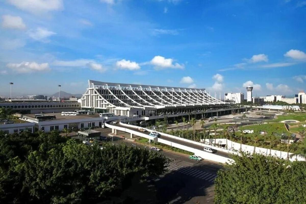 城市中带有道路的大型建筑