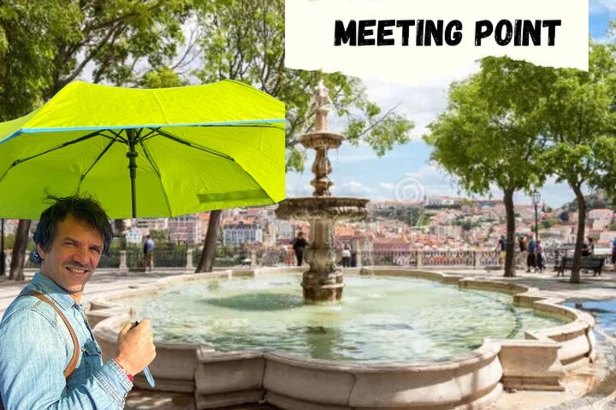 mężczyzna trzymający parasol przed fontanną
