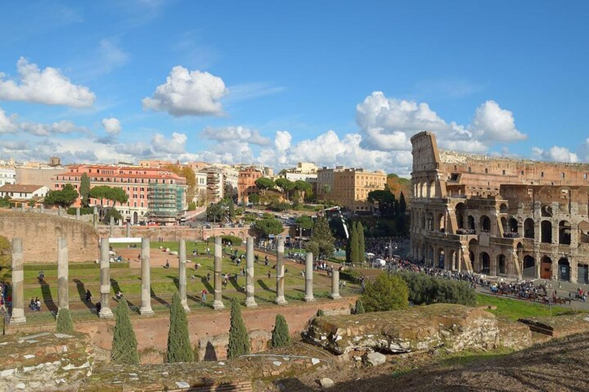 una vista del Colosseo e del Foro Romano